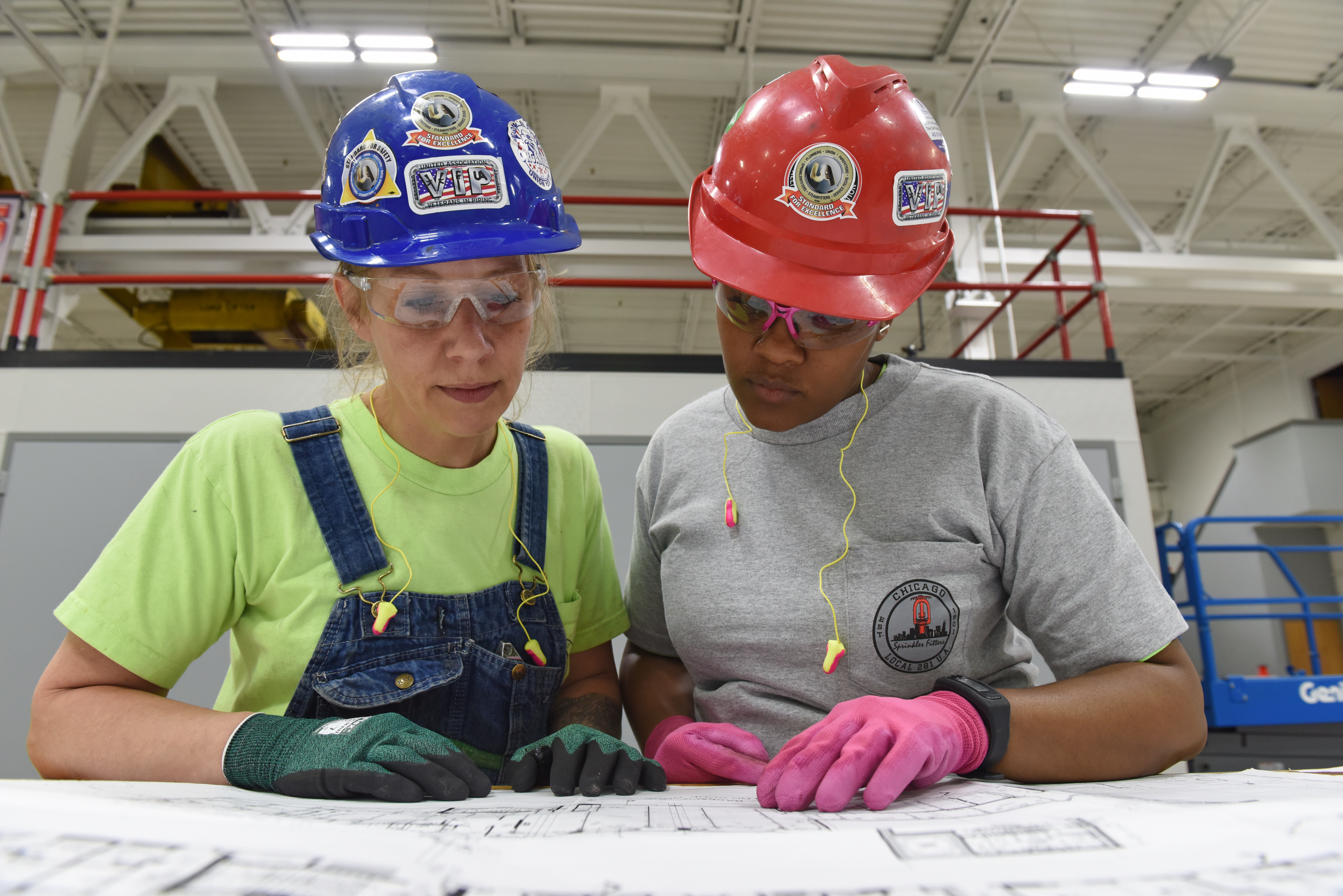 Women's construction store hard hats