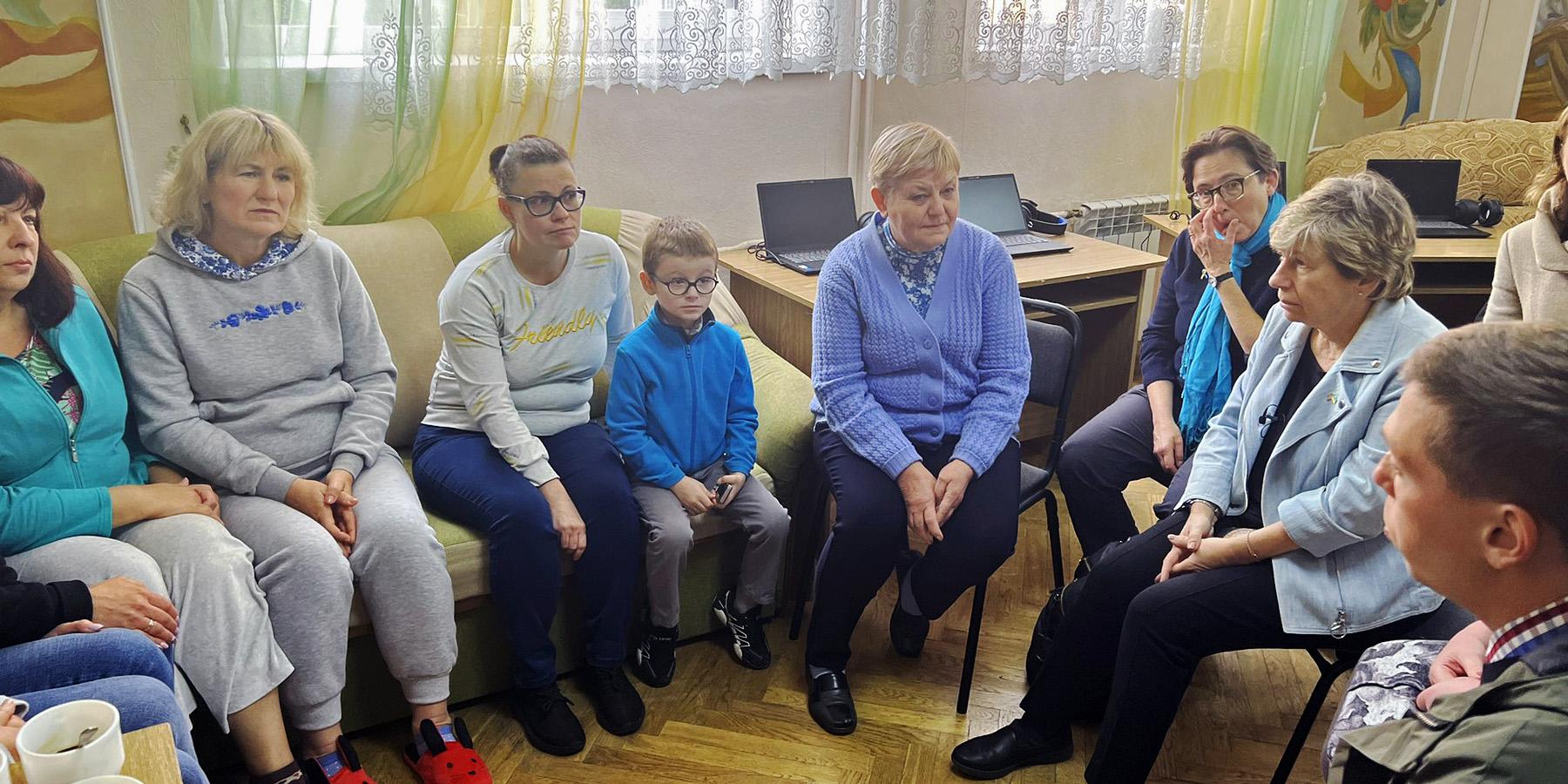 Il presidente dell'AFT Randi Weingarten incontra gli insegnanti ucraini