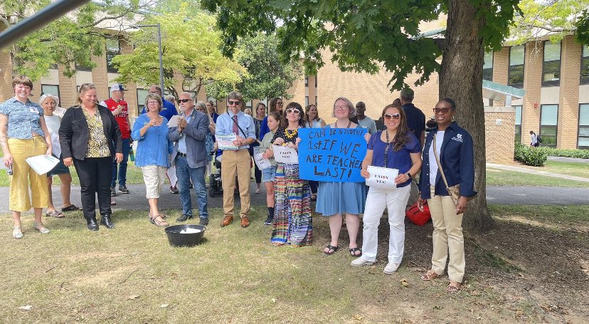 Teachers at Frederick Community College rally for union membership.