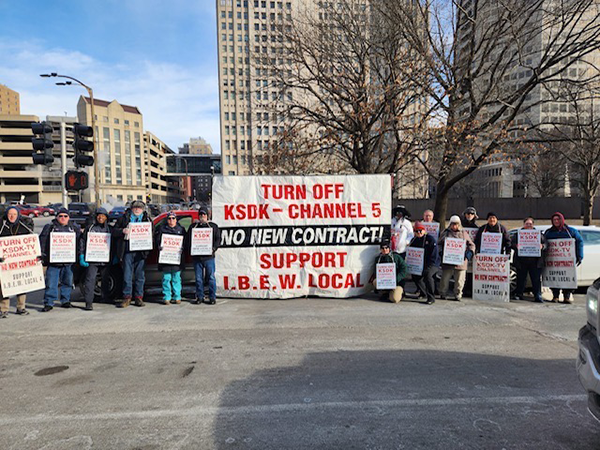 IBEW Local 4 members protesting KSDK.