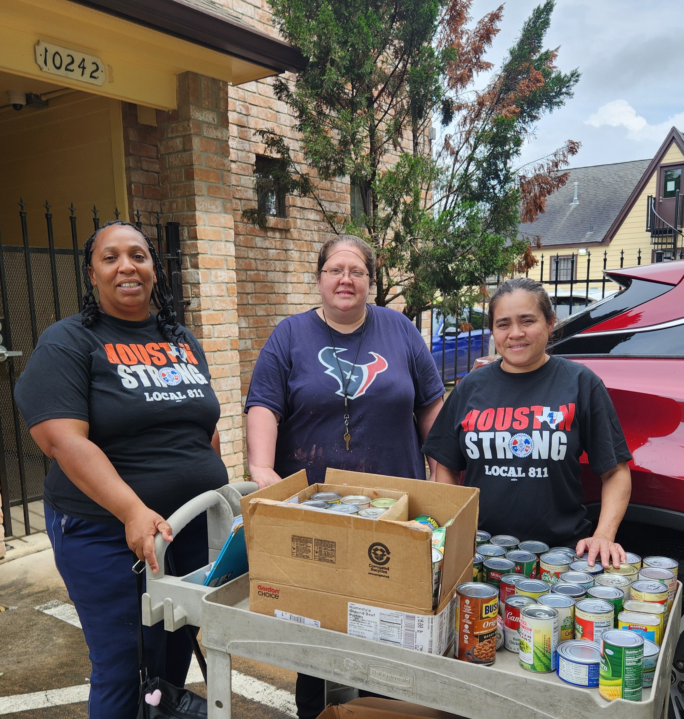 Service & Solidarity Spotlight: Machinists Local 811 Gives Back to Houston Shelter